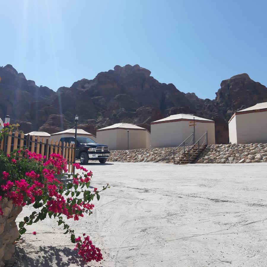The Rock Camp Petra Hotel Wadi Musa Bagian luar foto