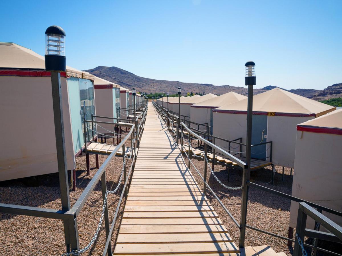 The Rock Camp Petra Hotel Wadi Musa Bagian luar foto